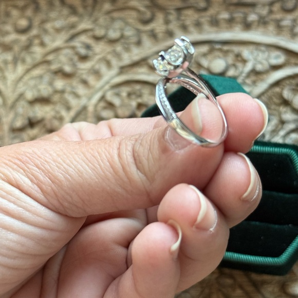 Moissanite ring size 7 - Picture 2 of 4
